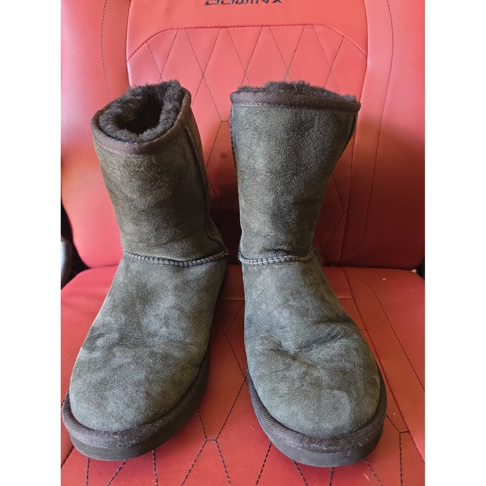Ugg Women's Short Classic boots size 7 Black